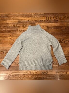 Abercrombie & Fitch Gray Turtleneck sweater small